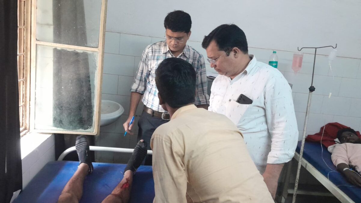 Farrukhabad news दो घंटे में दो दर्दनाक हादसे, सड़क और चौपाल पर बिखरीं जिंदगियां IMG 20260509 WA0357