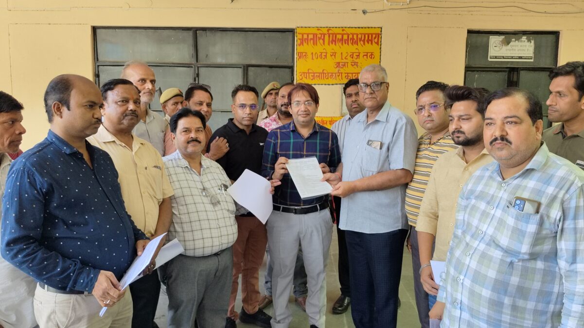 KAIMGANJ NEWS व्यापारियों का हल्लाबोल: ‘खाद्य विभाग की गुंडागर्दी अब नहीं सहेगा व्यापारी’ IMG 20260514 114342
