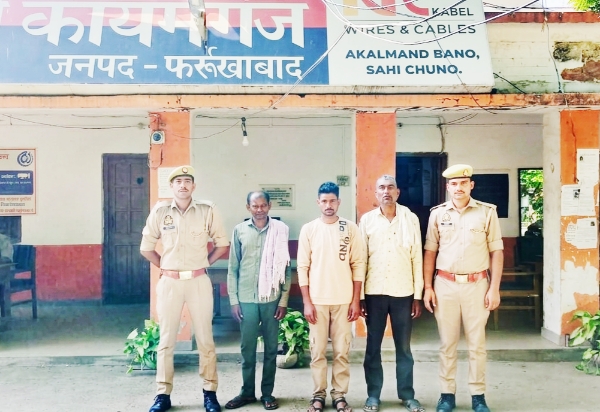 KAIMGANJ NEWS मुर्दों के नाम पर 'खेल'! कायमगंज में 50 साल पहले मरी महिला को जिंदा कर बेच डाली जमीन Picsart 26 05 06 18 16 33 065