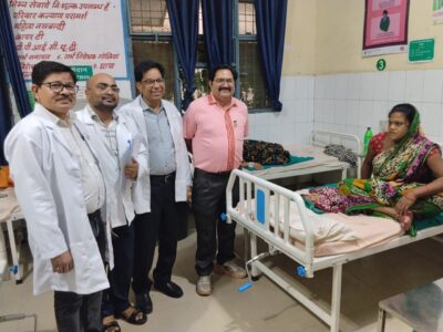 Farrukhabad news बाढ़ राहत शिविर में 'हेल्थ अलर्ट'! सीएमओ खुद पहुंचे, डॉक्टरों की टीम और एम्बुलेंस 24 घंटे तैनात IMG 20260804 WA0255