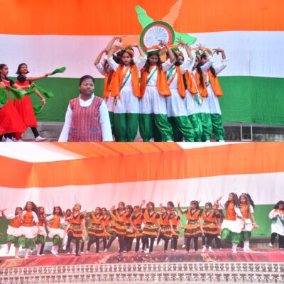 KAIMGANJ NEWS तिरंगे की शान में झूमा शकुंतला देवी शिक्षण संस्थान, वीरों की गाथा ने जगाया राष्ट्रप्रेम का जज्बा IMG 20260815 WA0454