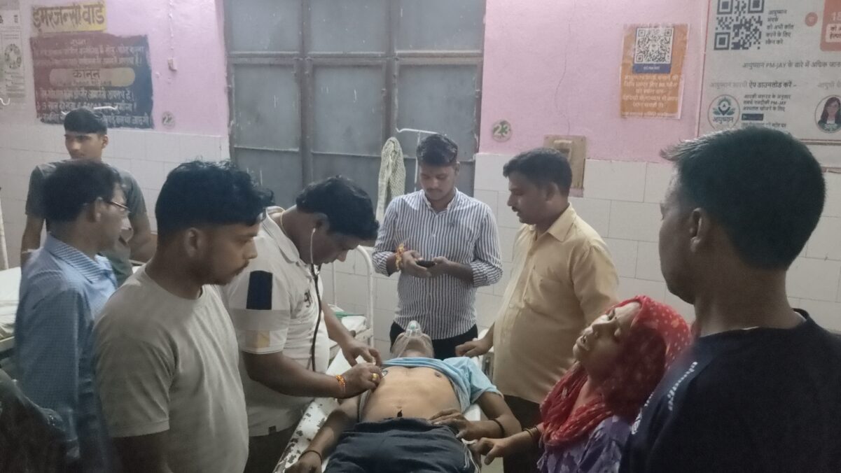 KAIMGANJ NEWS दुकान में बिजली का काम कर रहे मिस्त्री की करंट लगने से मौत, परिवार में मचा कोहराम IMG 20260825 184300