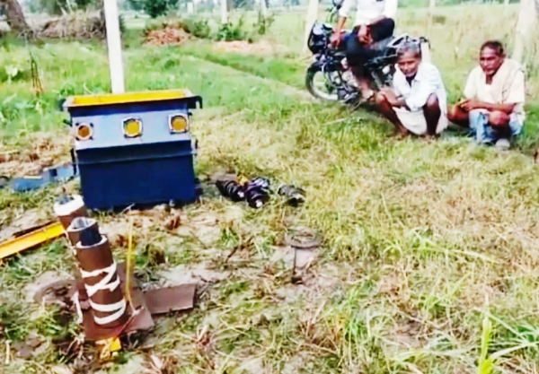KAIMGANJ NEWS समर्सिबल का ट्रांसफार्मर उतारा, तेल-कॉपर लूट ले गए चोर Picsart 26 08 22 14 44 42 531