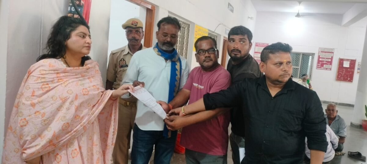 KAIMGANJ NEWS जीपीएफ से लेकर वेतन-बकाया तक: सफाई कर्मियों ने खोला मांगों का पिटारा IMG 20260923 WA03611