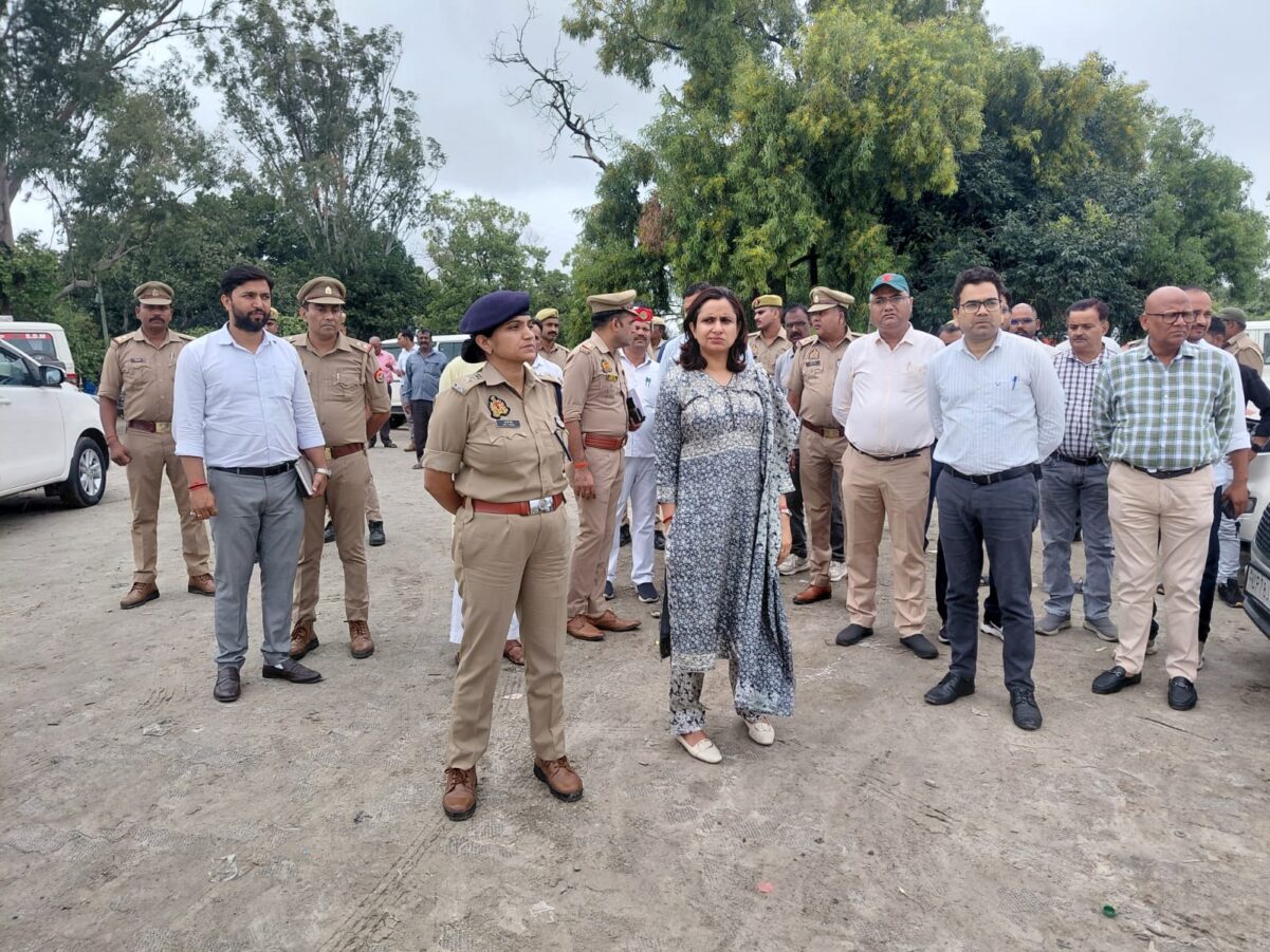 Farrukhabad news गणेश विसर्जन पर प्रशासन अलर्ट, पांचाल घाट पर डीएम-एसपी ने परखी सुरक्षा व्यवस्था IMG 20260925 WA0225