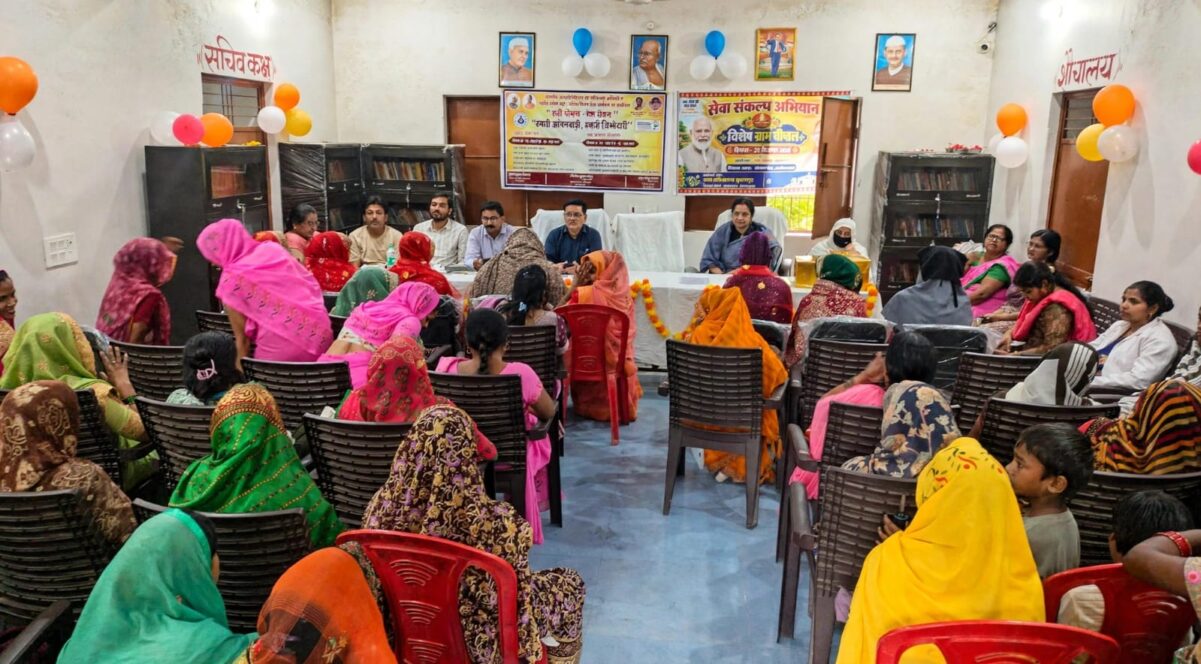 KAIMGANJ NEWS कायमगंज के सुभानपुर में लगी विकास की चौपाल, 108 ग्रामीणों ने रखीं समस्याएं—अफसरों को त्वरित निस्तारण के निर्देश IMG 20260925 WA0248