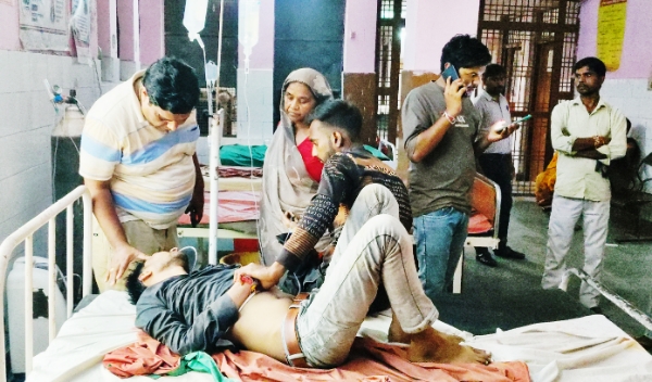 KAIMGANJ NEWS सल्फास खाने से युवक की हालत बिगड़ी, मचा हड़कंप—गंभीर हालत में लोहिया अस्पताल रेफर Picsart 26 09 04 12 53 33 206