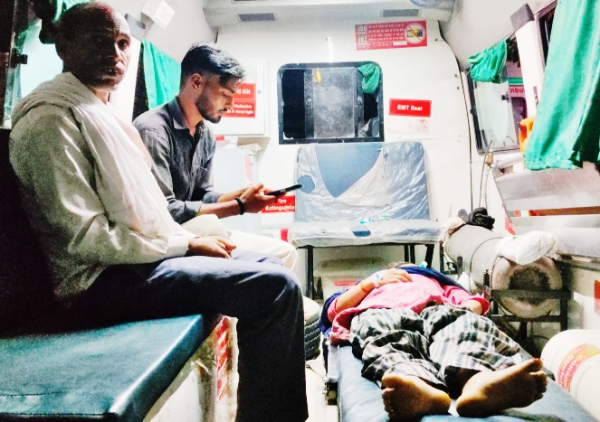 KAIMGANJ NEWS तीन दिन से बुखार, झोलाछाप से इलाज... हालत बिगड़ी तो अस्पताल लाई गई 15 वर्षीय युवती, मौत से मचा हड़कंप Picsart 26 09 09 21 29 40 341