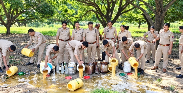 KAIMGANJ NEWS कच्ची शराब के अड्डों पर गरजी पुलिस-आबकारी की संयुक्त टीम, शराब माफियाओं में मचा हड़कंप Picsart 26 09 12 17 47 28 180 1