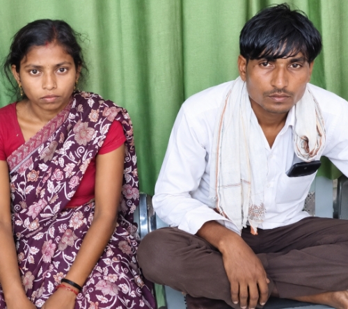 KAIMGANJ NEWS गाली का विरोध पड़ा भारी: चाचा ने भतीजे के परिवार पर बरपाया लाठी-डंडों से कहर, बीच-बचाव में आई पत्नी को भी बेरहमी से पीटा Picsart 26 09 21 17 43 52 439