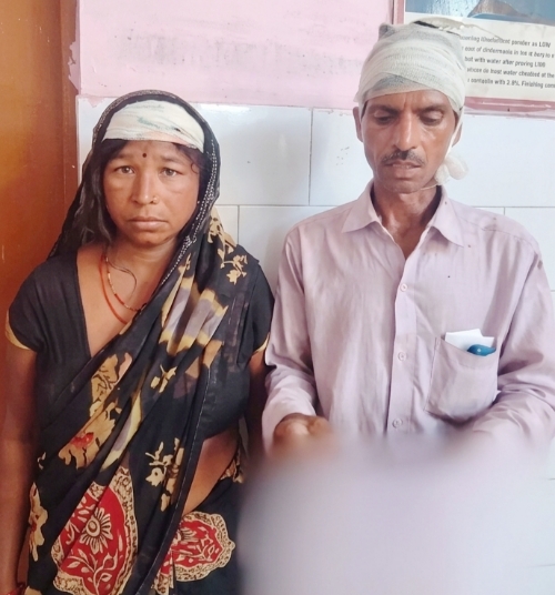 KAIMGANJ NEWS सनसनीखेज: तंबाकू बेचकर घर लौटे किसान के आशियाने पर डकैतों जैसा धावा, दंपती को लहूलुहान कर साढ़े चार लाख की नकदी व जेवरात लूटे Picsart 26 09 22 17 50 28 798