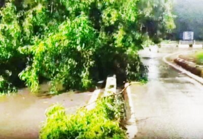 Uttar Pradesh news कुदरत का 'जल-तांडव': 46 घंटे से थमी नहीं आसमानी आफत, यूपी में हाहाकार; 16 लाशें बिछीं, 32 जिले जलमग्न Picsart 26 09 26 16 39 23 578