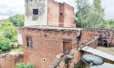 KAIMGANJ NEWS खौफनाक मंजर: भरभराकर झुक गई दो मंजिला इमारत, चीख-पुकार के बीच जान बचाकर भागे बाशिंदे Picsart 26 09 27 20 11 46 974