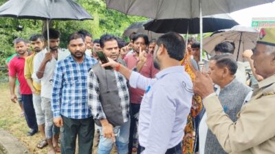 KAIMGANJ NEWS कायमगंज में ‘जलप्रलय’: 8 फीट गहरे पानी में डूबी व्यापारियों की जिंदगी, सिस्टम की नाकामी से पितौरा-कुबेरपुर में मची त्राहि-त्राहि! Picsart 26 09 28 00 19 50 377