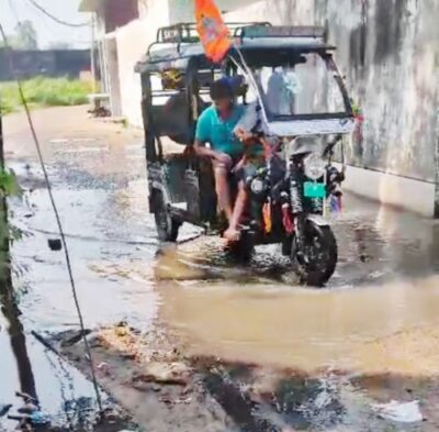 KAIMGANJ NEWS तालाब का पानी सड़क पर, गांव की नालियां जाम; घसिया चिलौली के ग्रामीणों ने एसडीएम से लगाई गुहार Picsart 26 10 01 17 34 55 130